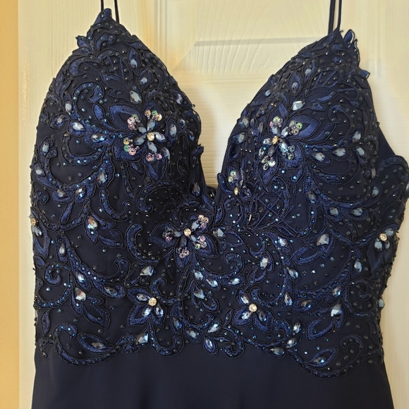 White by Soieblu Prom dress - Picture 2 of 6